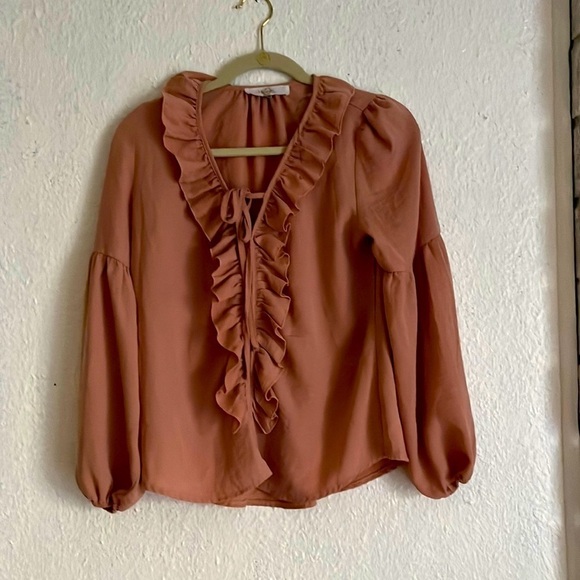 Milagro Rico light, pink ruffle top and puff sleeve v neck blouse - Picture 1 of 5